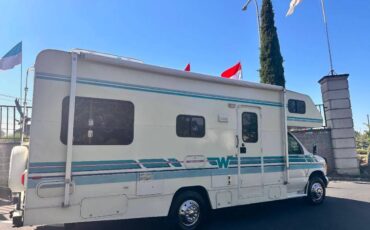 Winnebago-mini-winnie-24-rc-1995-white-2