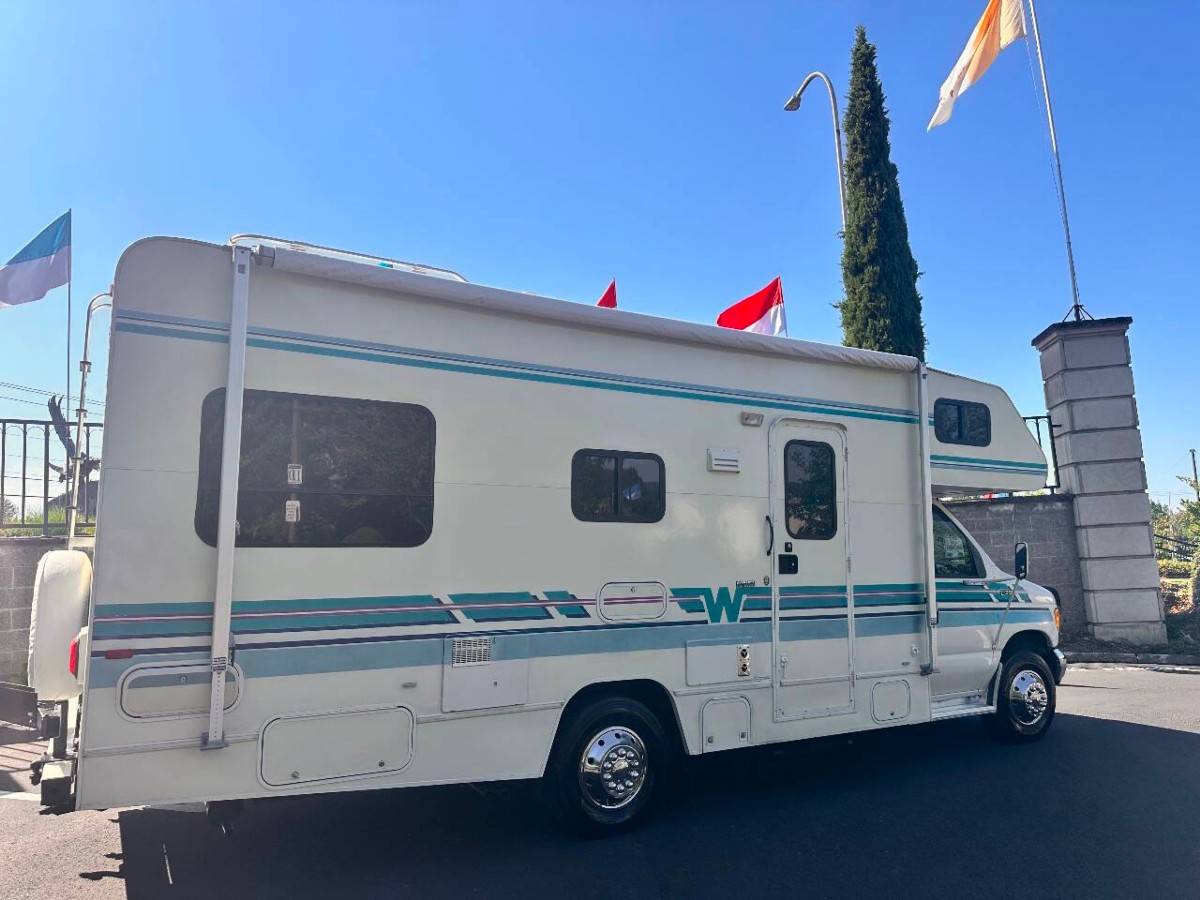 Winnebago-mini-winnie-24-rc-1995-white-2