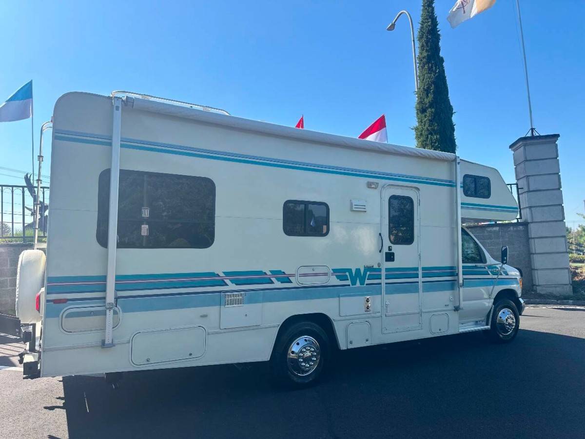Winnebago-mini-winnie-24-rc-1995-white-3