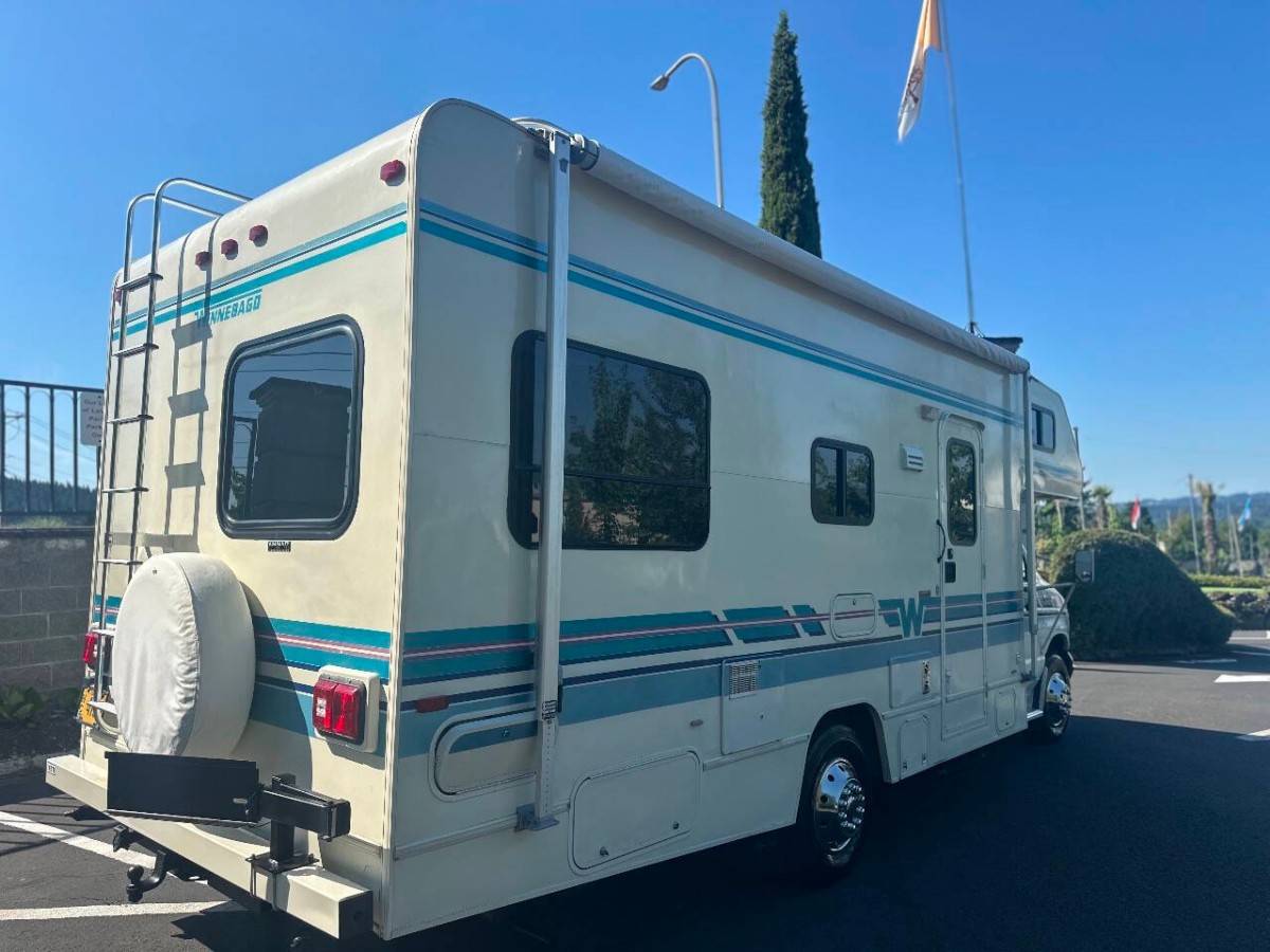 Winnebago-mini-winnie-24-rc-1995-white-4