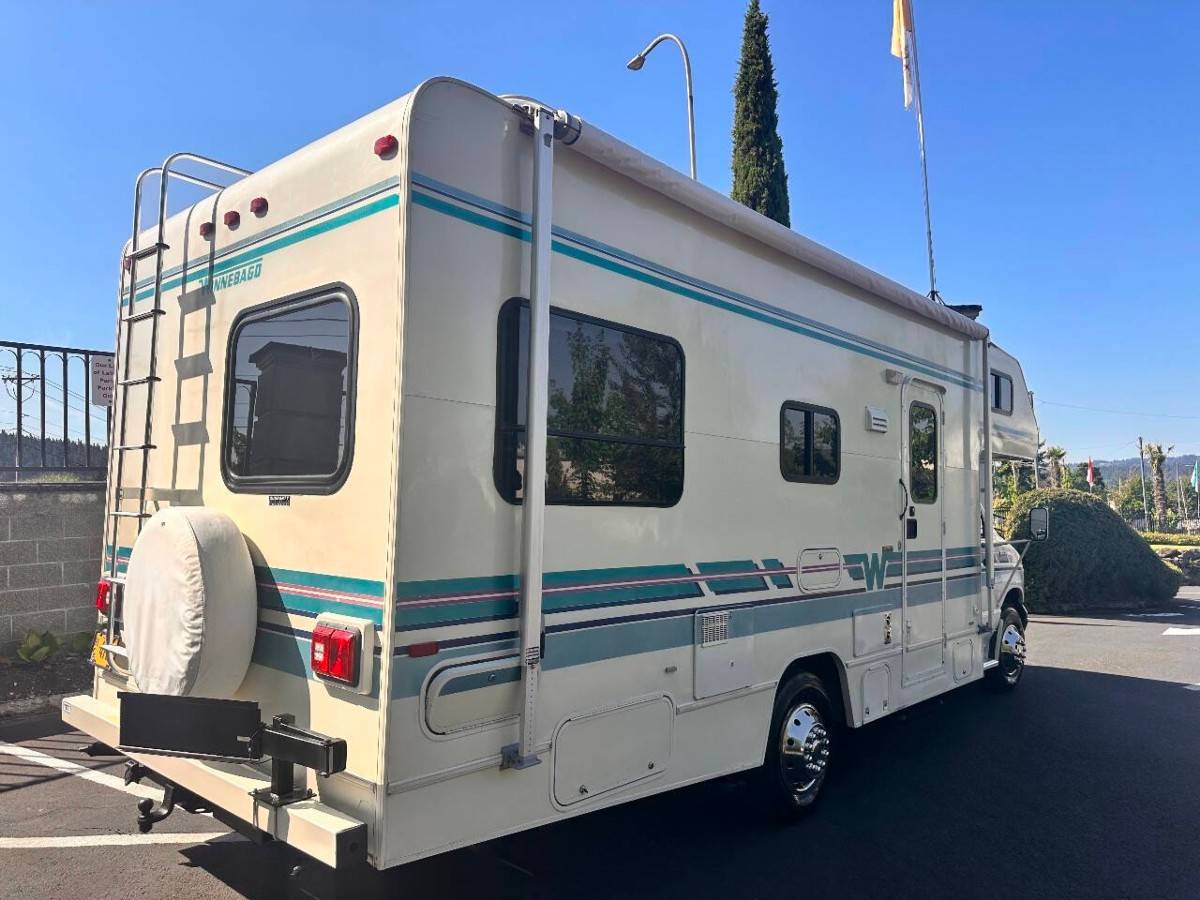 Winnebago-mini-winnie-24-rc-1995-white-5