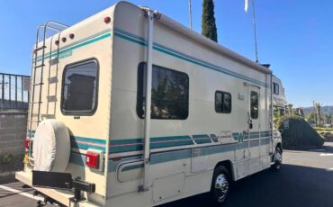 Winnebago-mini-winnie-24-rc-1995-white-6