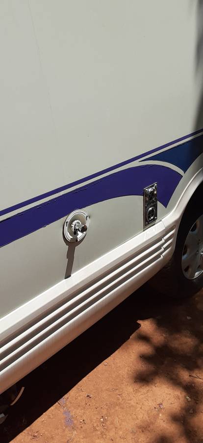 Winnebago-rialta-1995-white-1