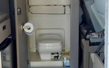 Winnebago-rialta-1995-white-12