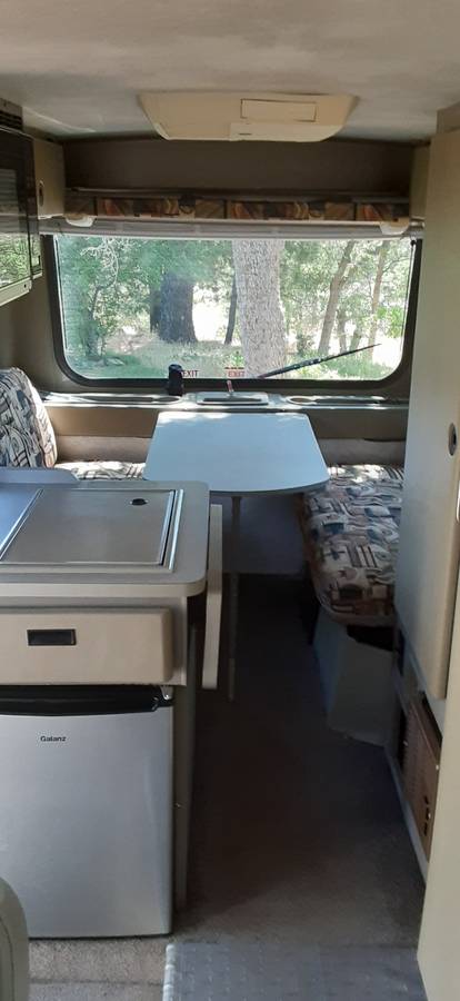 Winnebago-rialta-1995-white-13