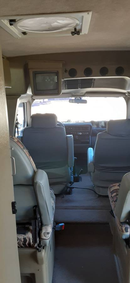 Winnebago-rialta-1995-white-14