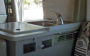 Winnebago-rialta-1995-white-15