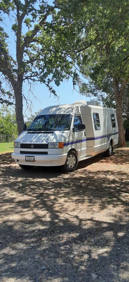 Winnebago-rialta-1995-white-16