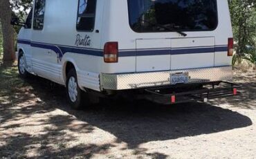 Winnebago-rialta-1995-white-17