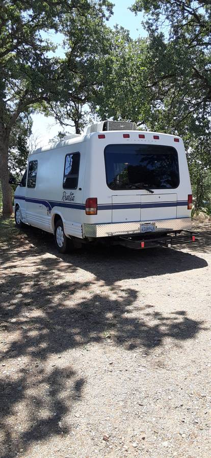 Winnebago-rialta-1995-white-17