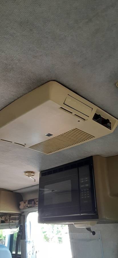 Winnebago-rialta-1995-white-6