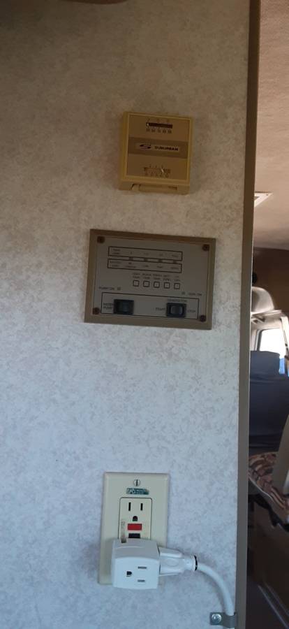 Winnebago-rialta-1995-white-7