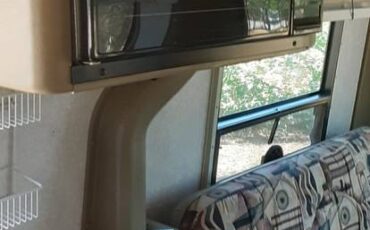 Winnebago-rialta-1995-white-9
