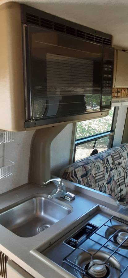 Winnebago-rialta-1995-white-9