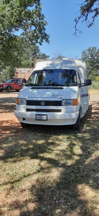 Winnebago-rialta-1995-white