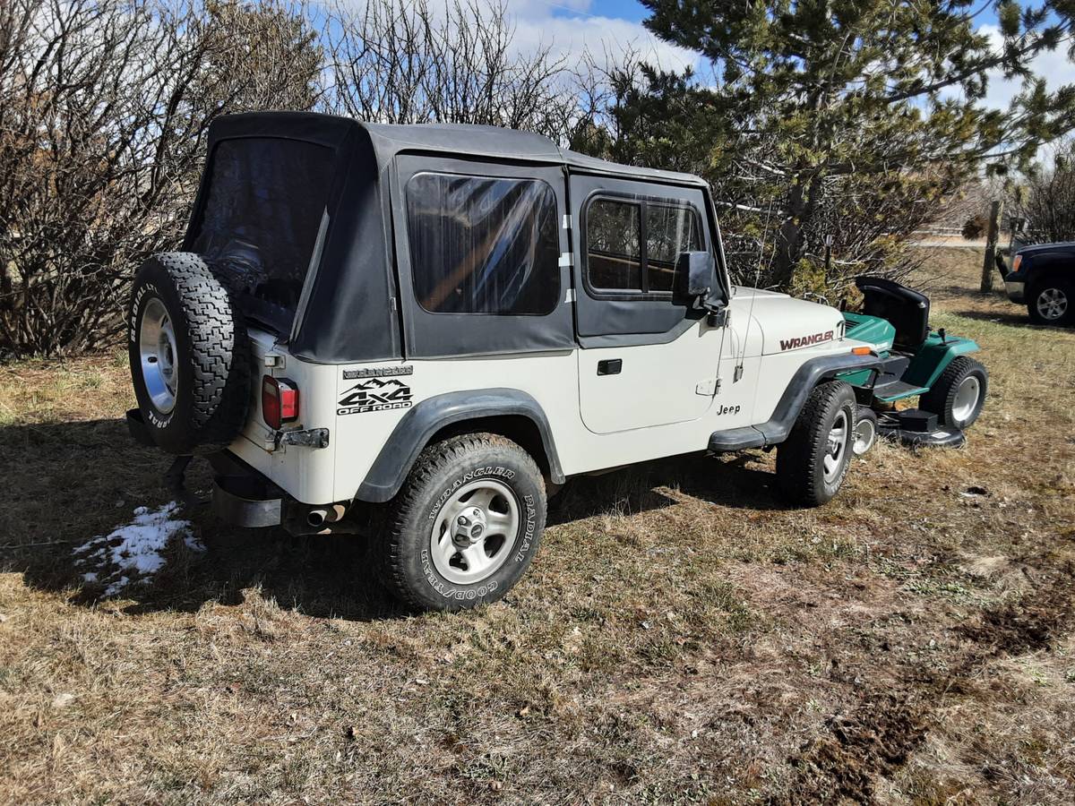Wrangler-1987-white-1