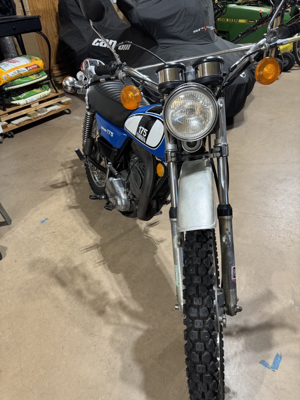 Yamaha-DT175-Enduro-1975-1