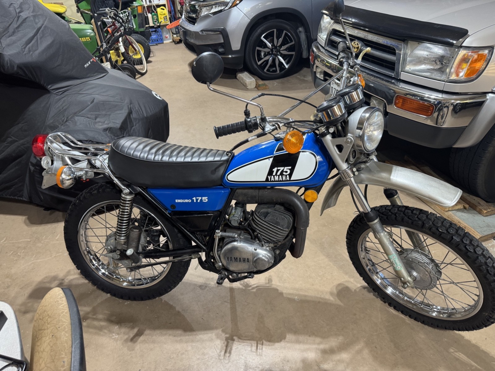 Yamaha-DT175-Enduro-1975-2