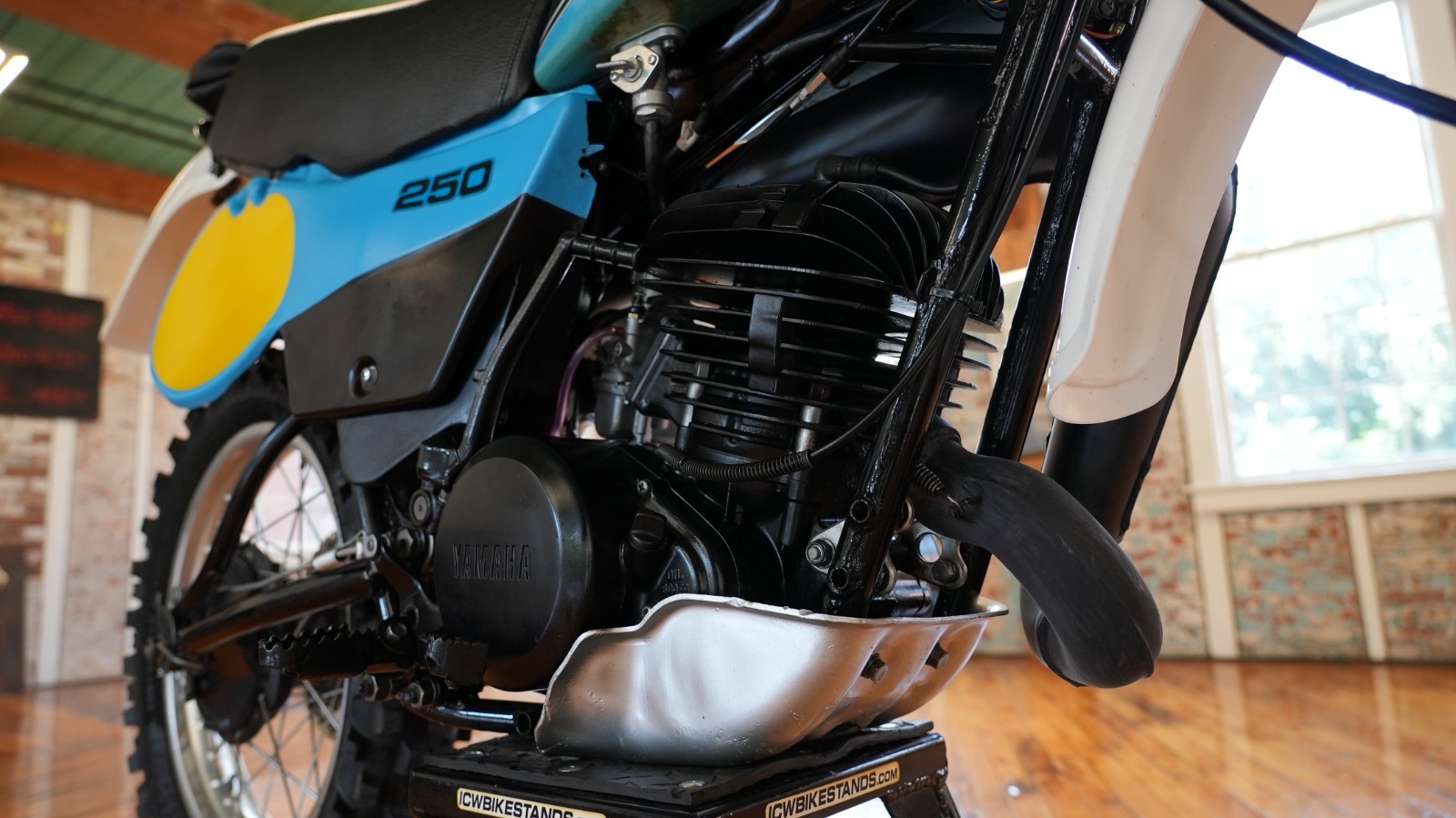 Yamaha-IT250-1980-15