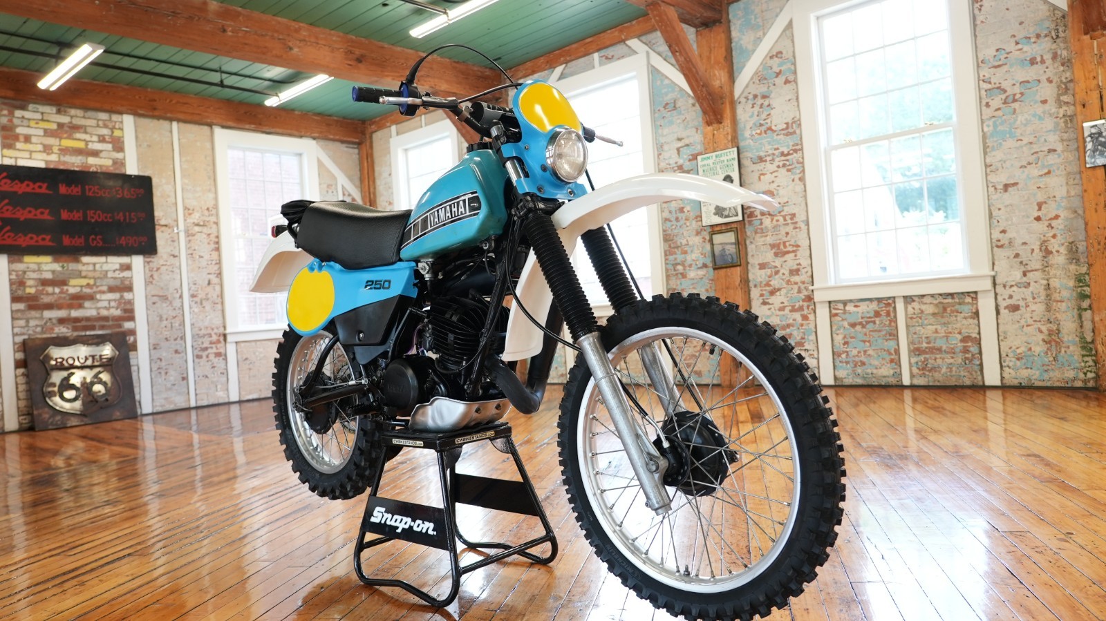 Yamaha-IT250-1980-3