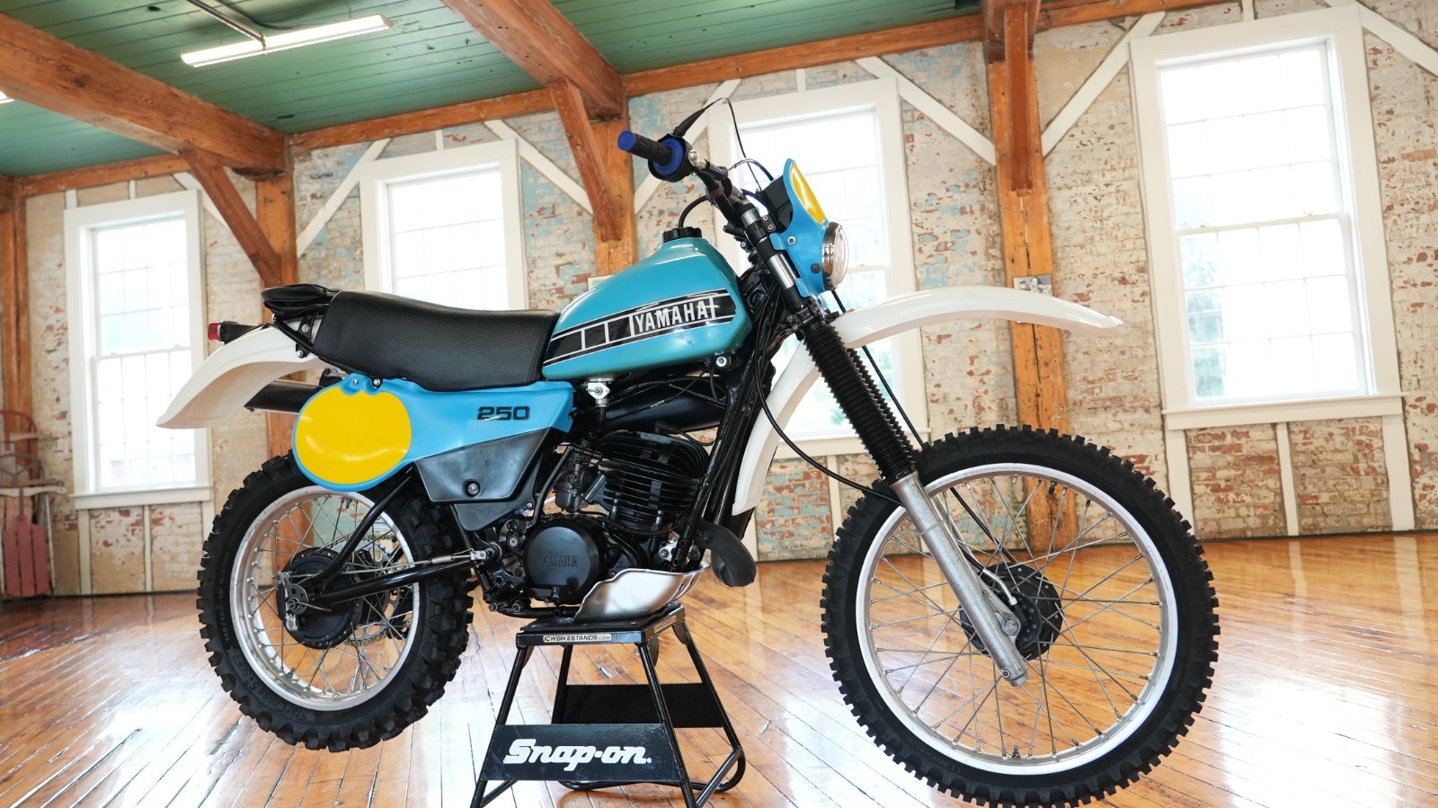 Yamaha-IT250-1980-4