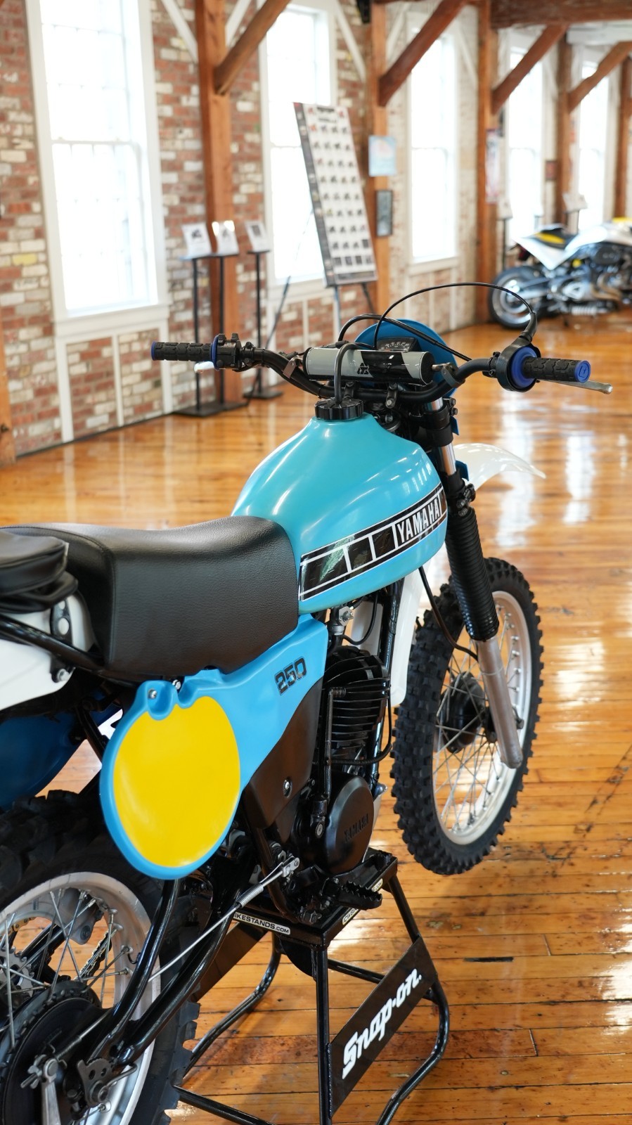 Yamaha-IT250-1980-5