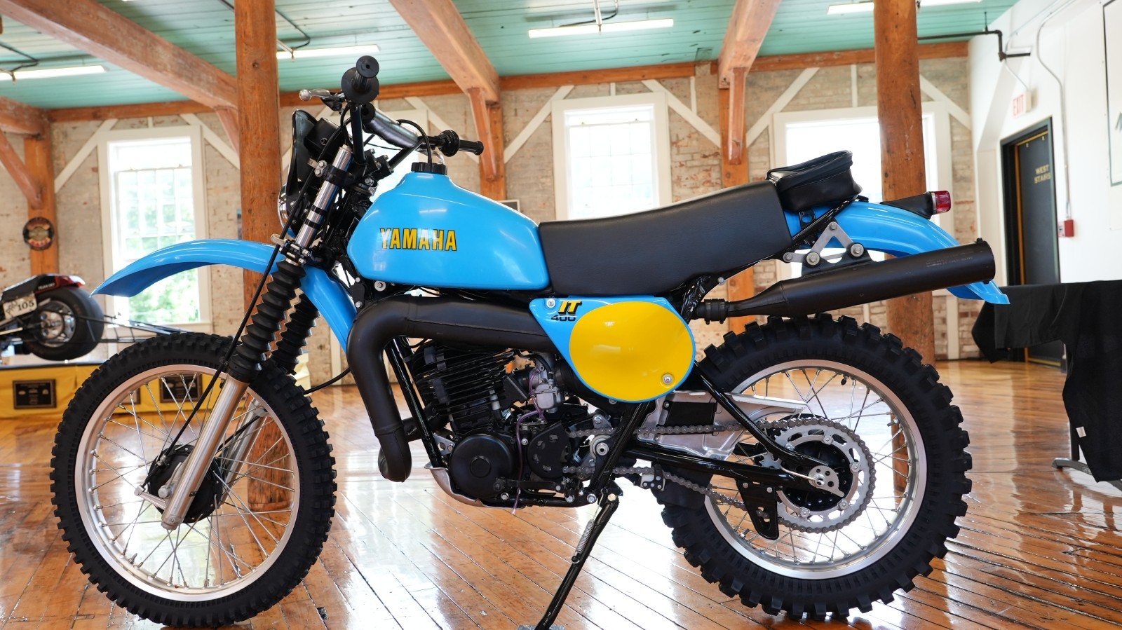 Yamaha-IT400F-1979-10