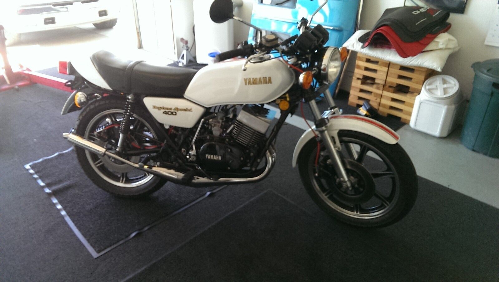 Yamaha-RD400-DAYTONA-SPECIAL-1979-6