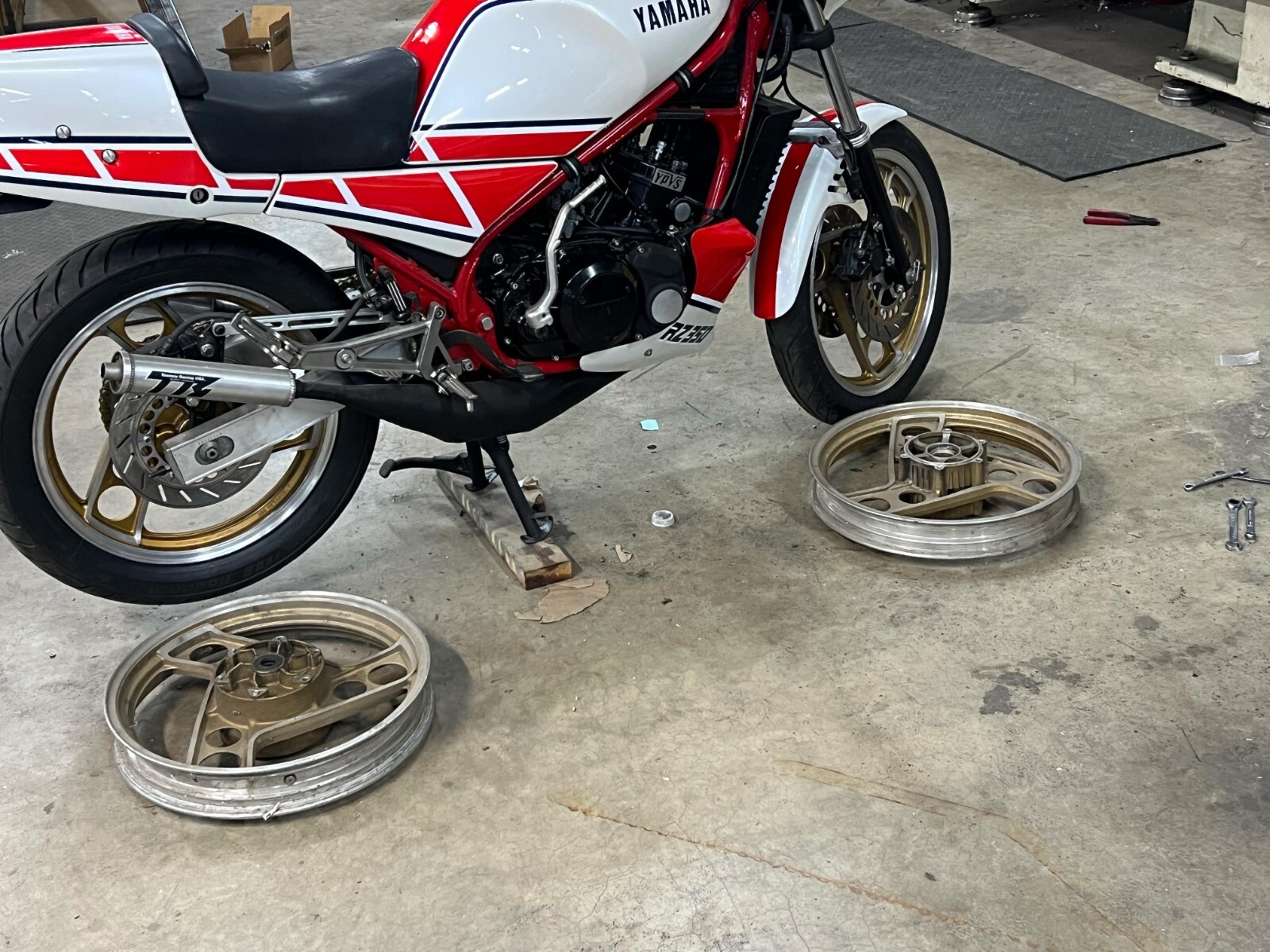 Yamaha-RZ-350-1985-20
