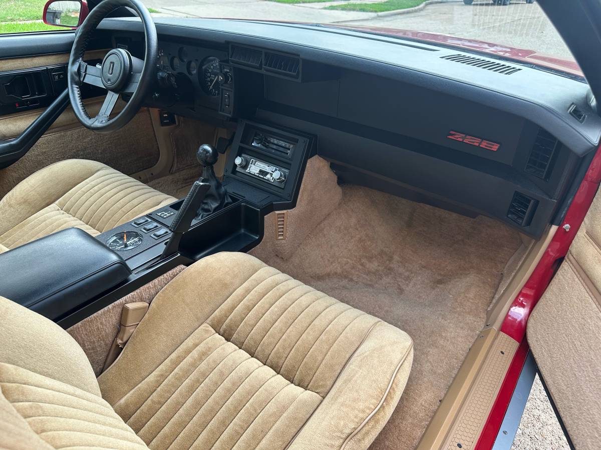 Z28-1982-red-3