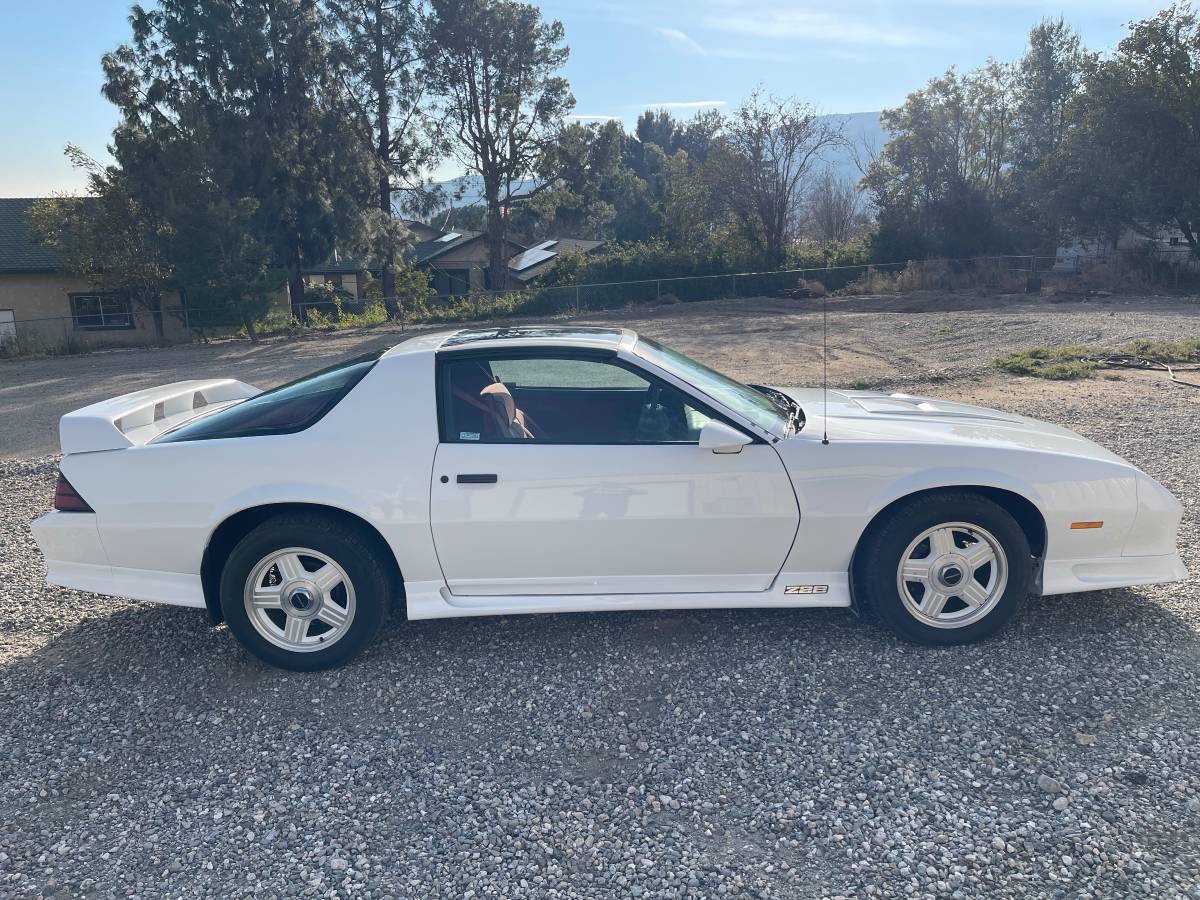 Z28-camaro-1991-white-2