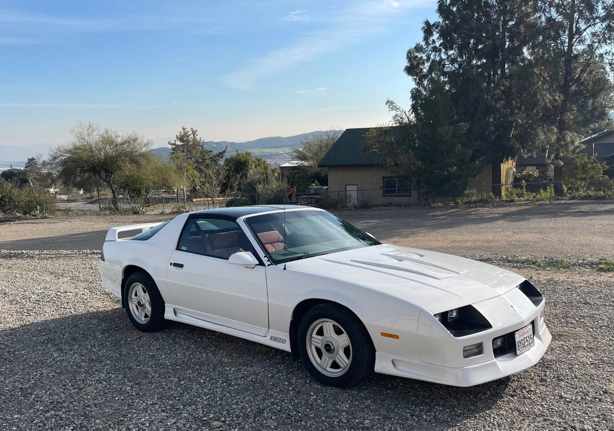Z28-camaro-1991-white-4