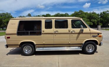 Chevrolet G20 Explorer 1985 – Le van US vintage arrivé du Kansas, prêt pour la vanlife