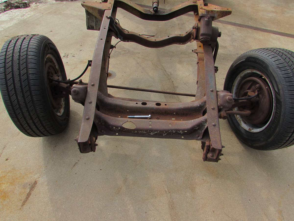 12-ton-truck-frame-1949-orange-4