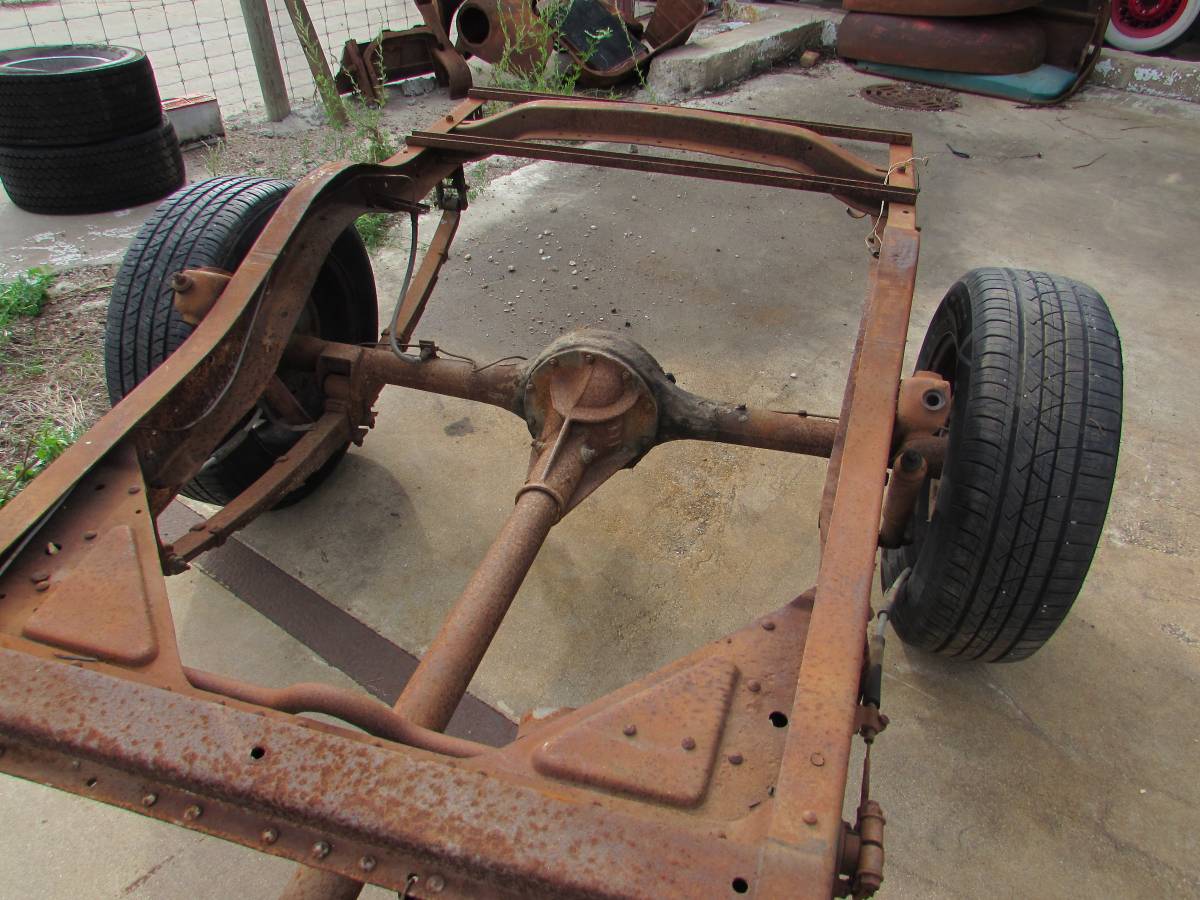 12-ton-truck-frame-1949-orange-5