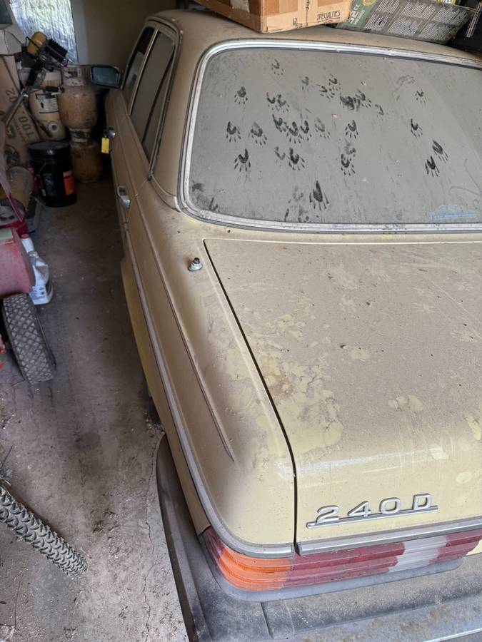 240d-diesel-1978-yellow-1