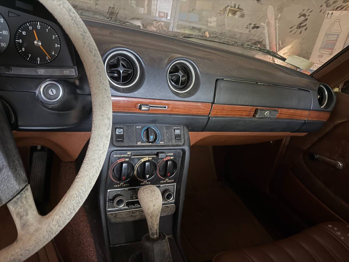 240d-diesel-1978-yellow-3