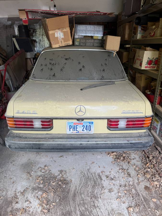 240d-diesel-1978-yellow-6