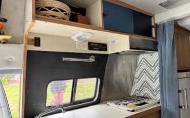 3600-vandura-hightop-campervan-1993-white-8