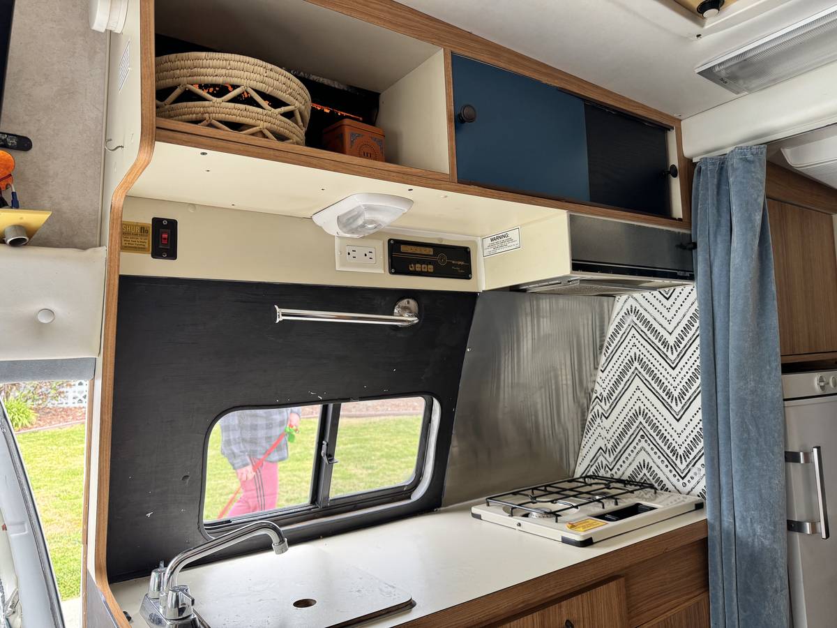 3600-vandura-hightop-campervan-1993-white-8