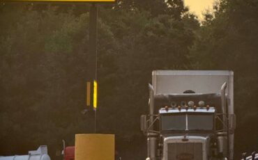 377-peterbilt-truck-amp-2018-vangaurd-trailer-di-1989-black-1