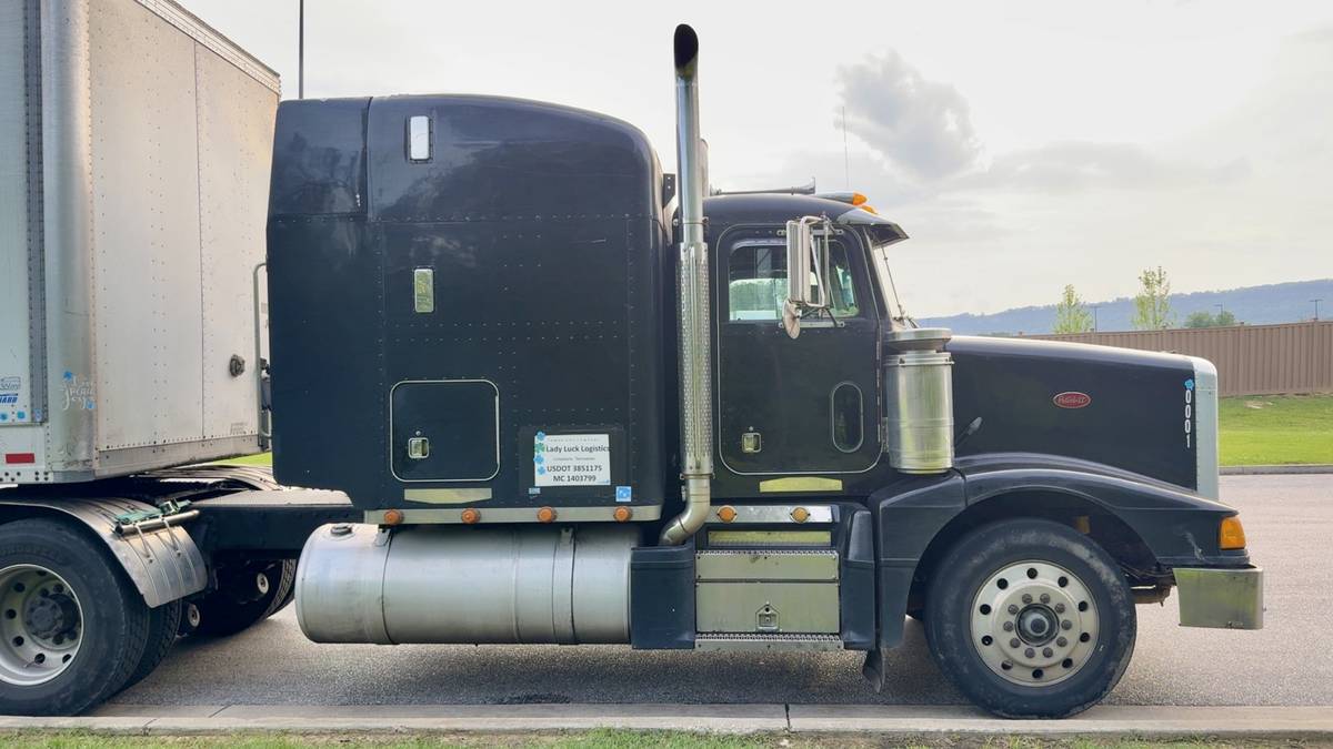 377-peterbilt-truck-amp-2018-vangaurd-trailer-di-1989-black-2