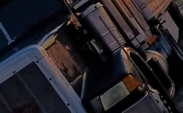 377-peterbilt-truck-amp-2018-vangaurd-trailer-di-1989-black