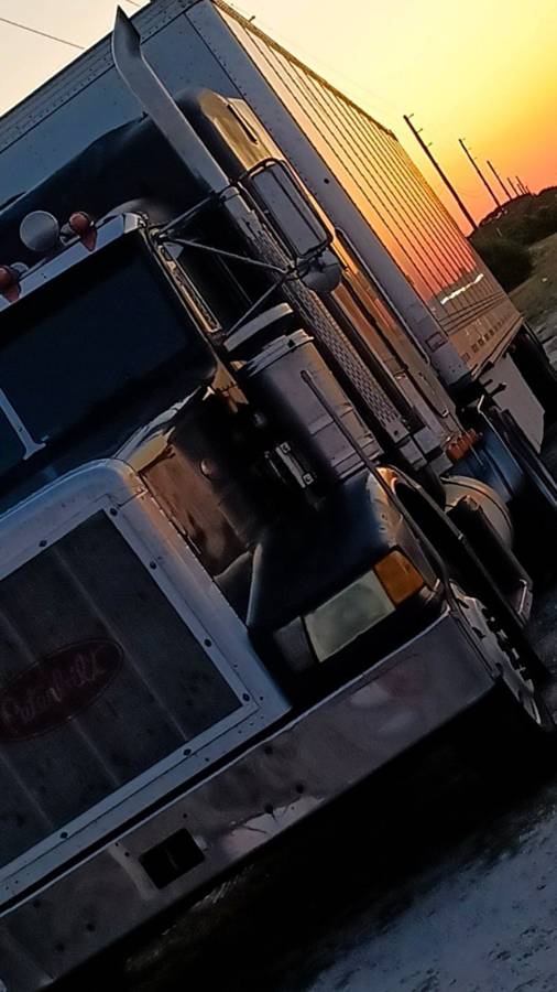 377-peterbilt-truck-amp-2018-vangaurd-trailer-di-1989-black