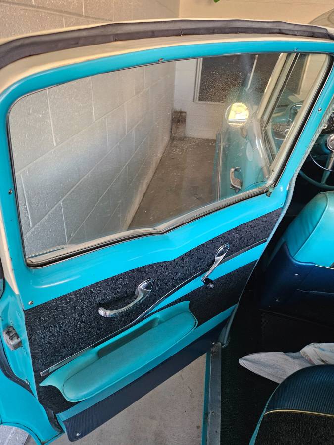 4-door-chevy-sedan-1957-11
