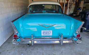 4-door-chevy-sedan-1957-4