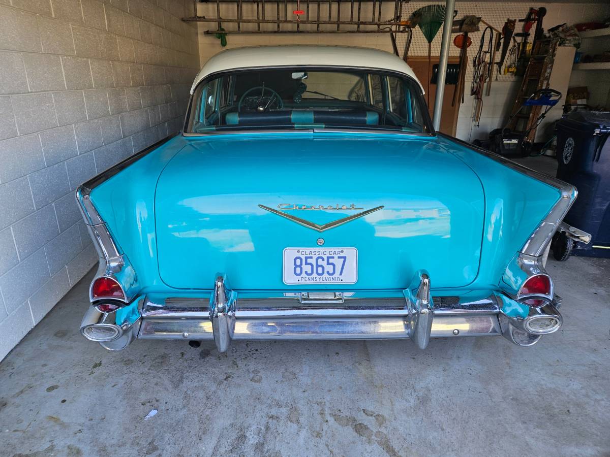 4-door-chevy-sedan-1957-4