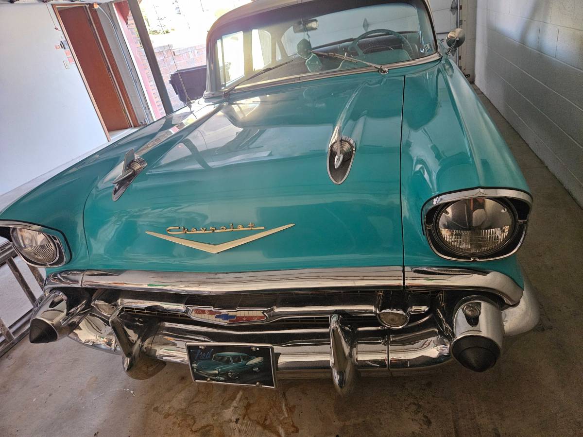 4-door-chevy-sedan-1957-5