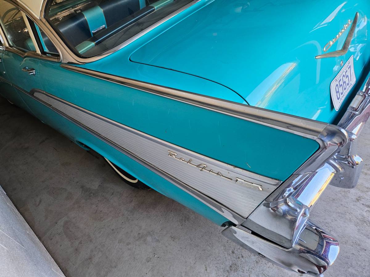 4-door-chevy-sedan-1957-6