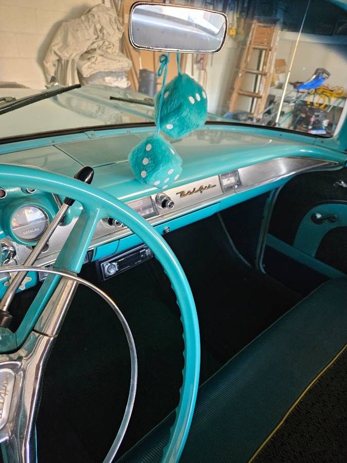 4-door-chevy-sedan-1957-7